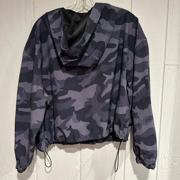 Old Navy Lightweight Water Resistant Jacket - Picture 5 of 10